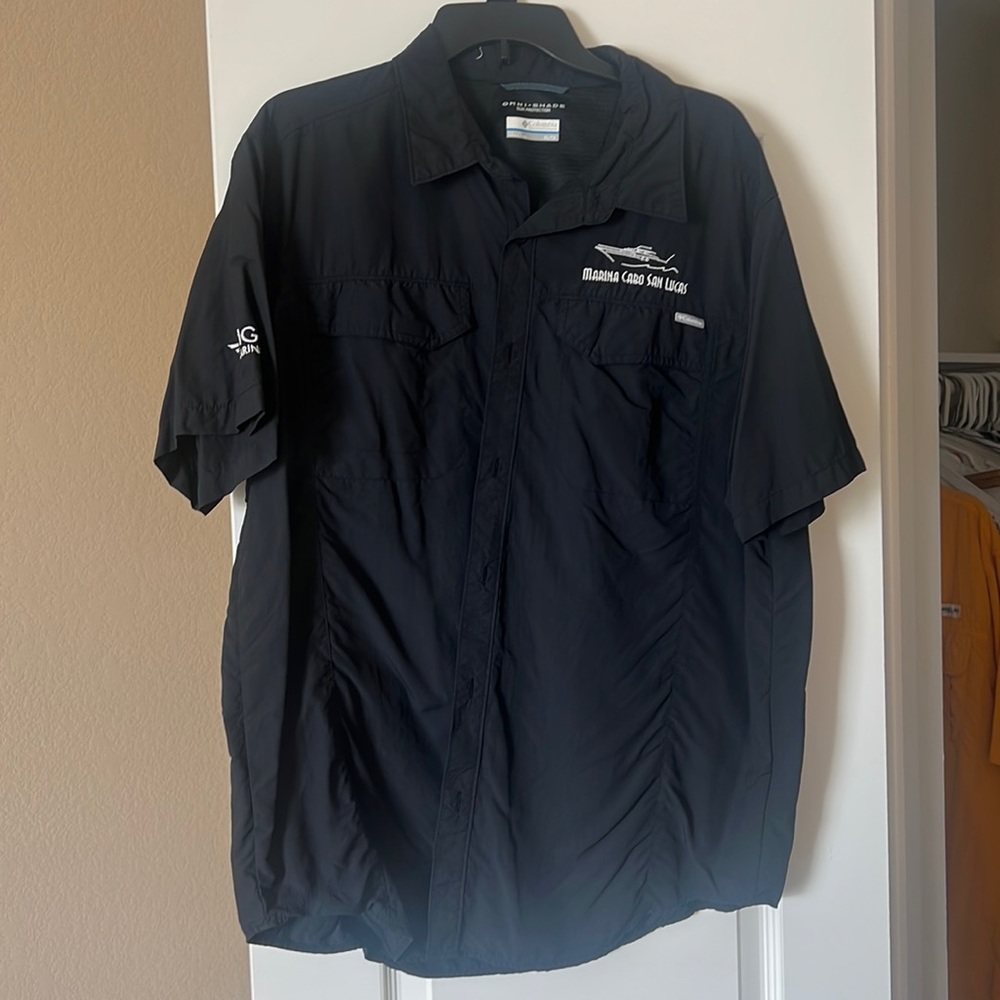 Never worn men’s xl Columbia fishing shirt